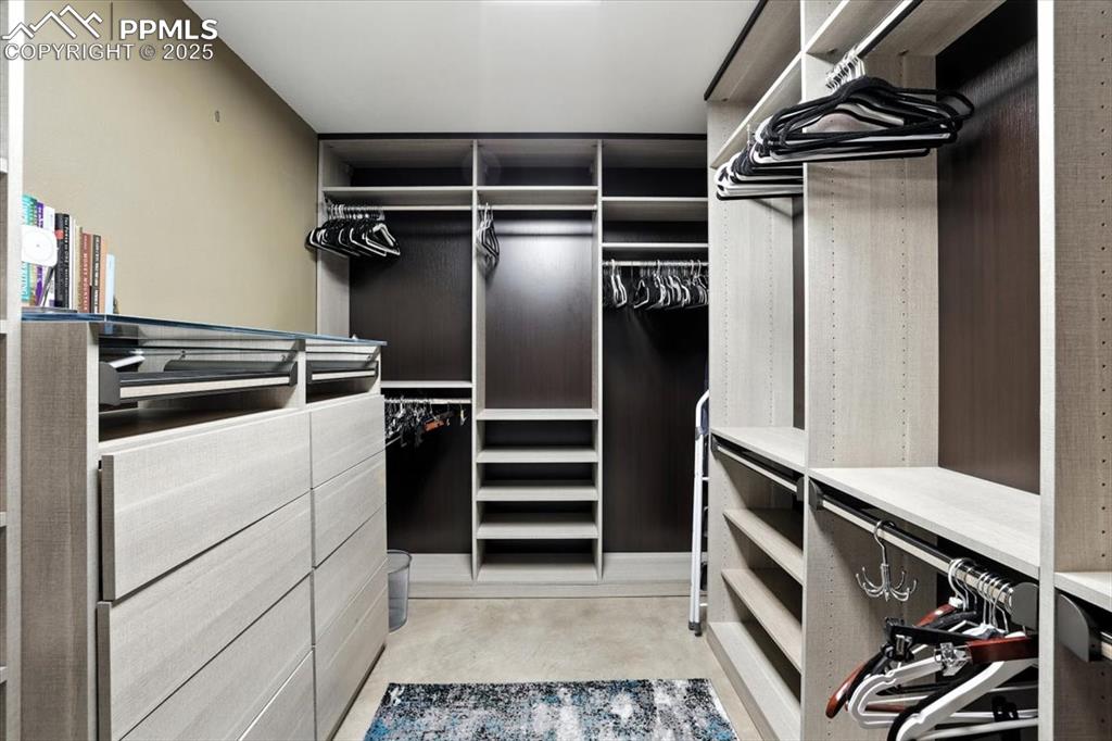 Image 16 of 29: Closet