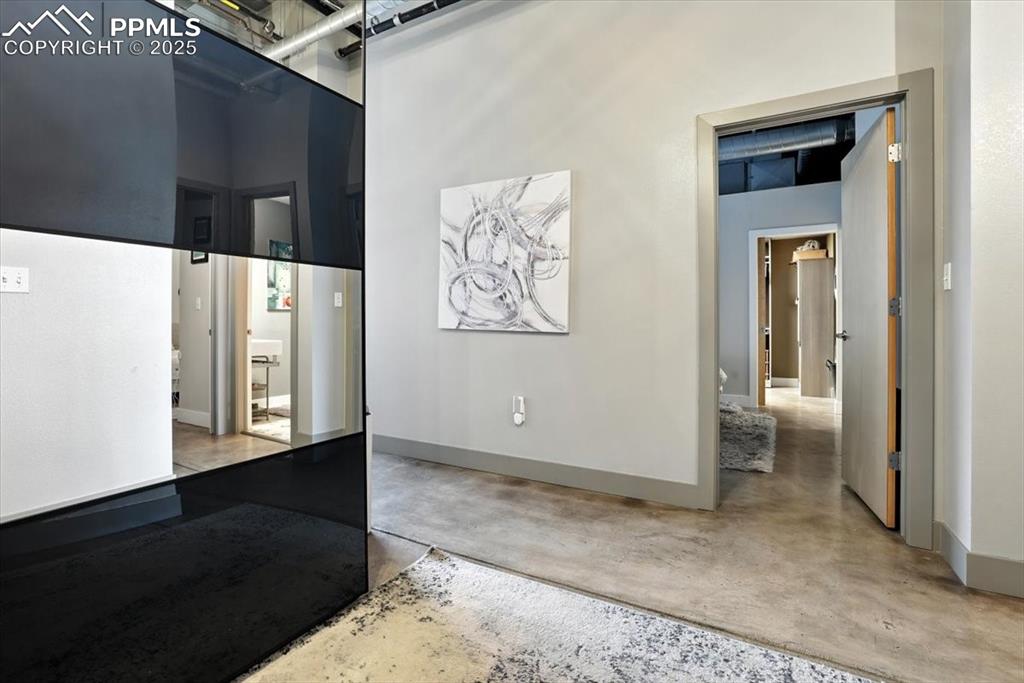 Image 20 of 29: Lobby