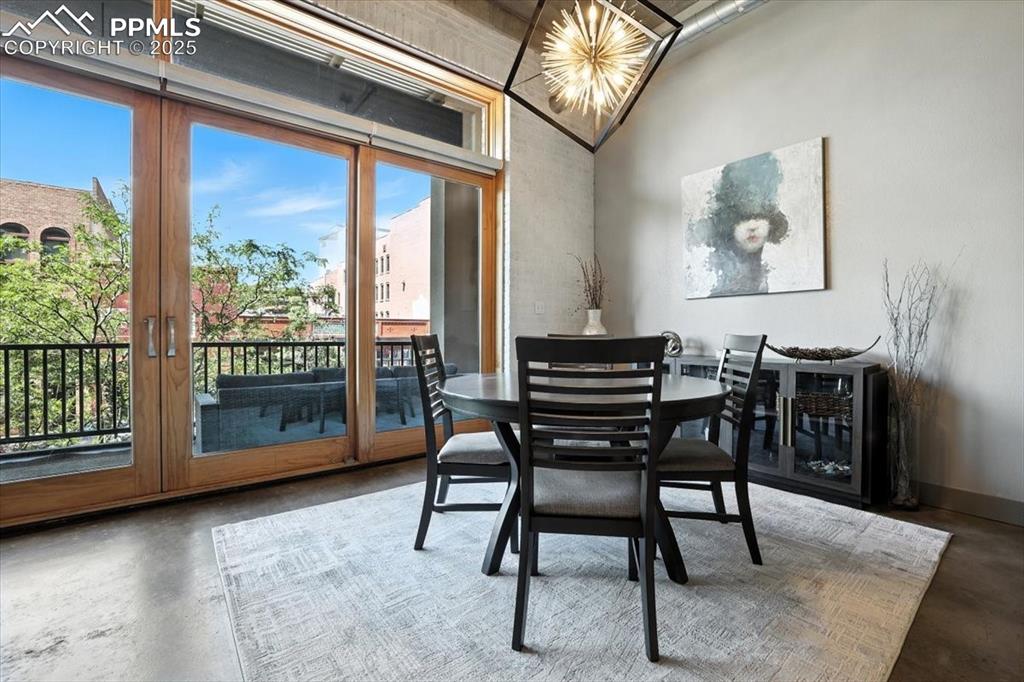 Image 5 of 29: Dining Area