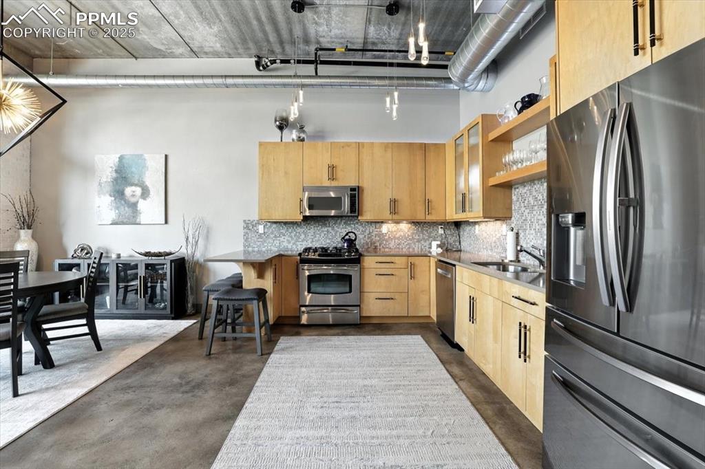 Image 9 of 29: Kitchen