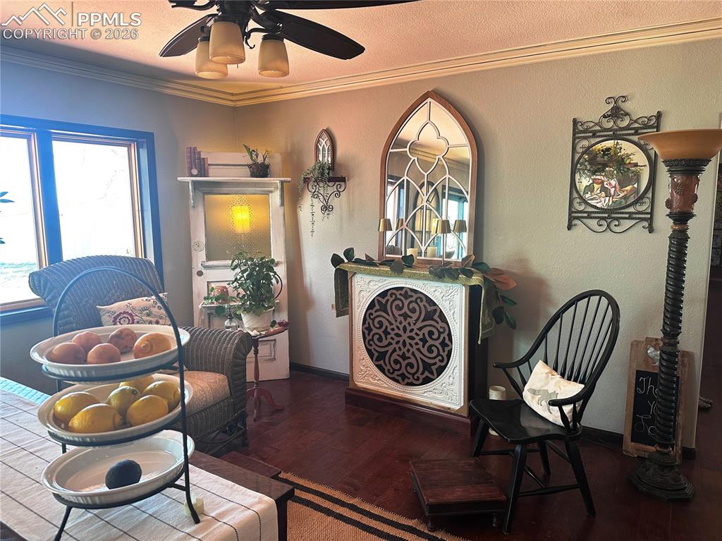 Image 18 of 48: Just an area used for quiet contemplation, reading, sewing or whatever. Di
