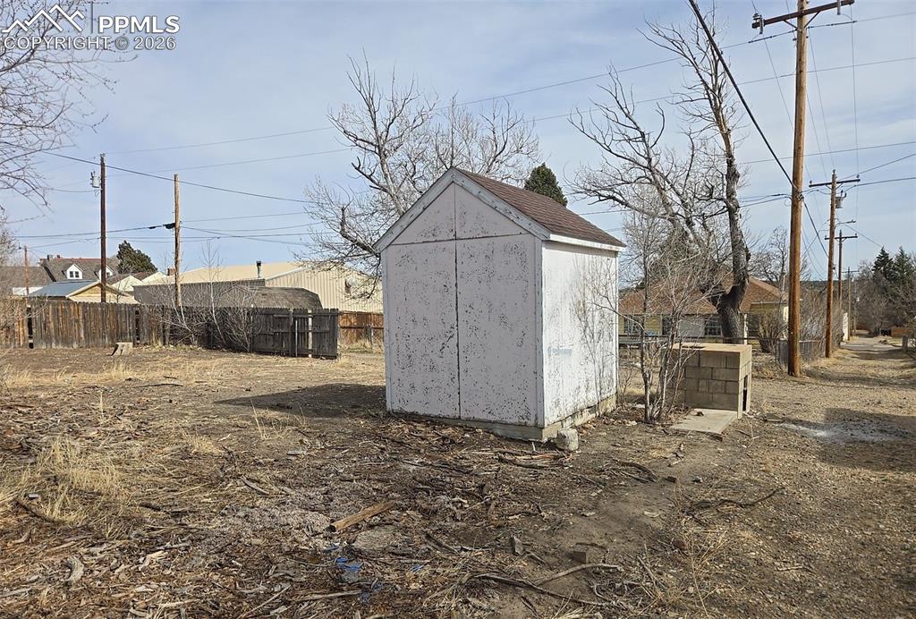 Image 10 of 47: Side of Structure