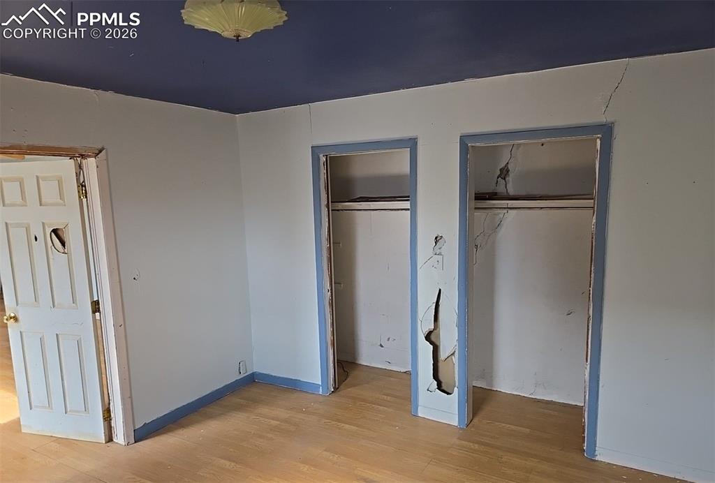 Image 31 of 47: Bedroom