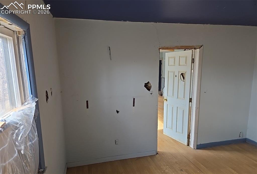 Image 32 of 47: Bedroom