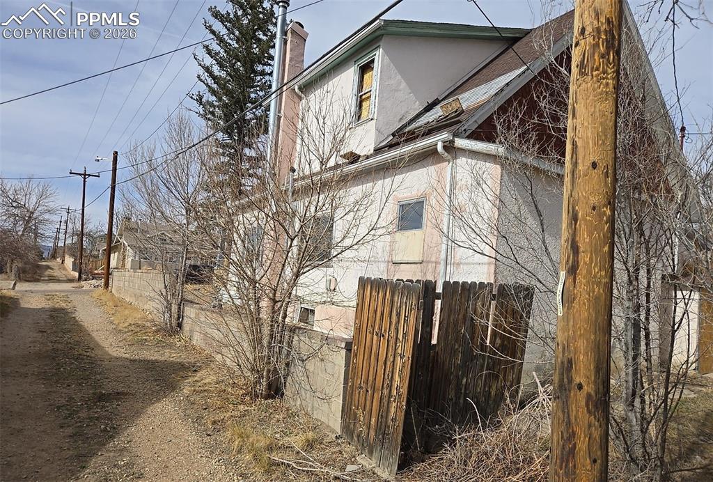 Image 9 of 47: Side of Structure