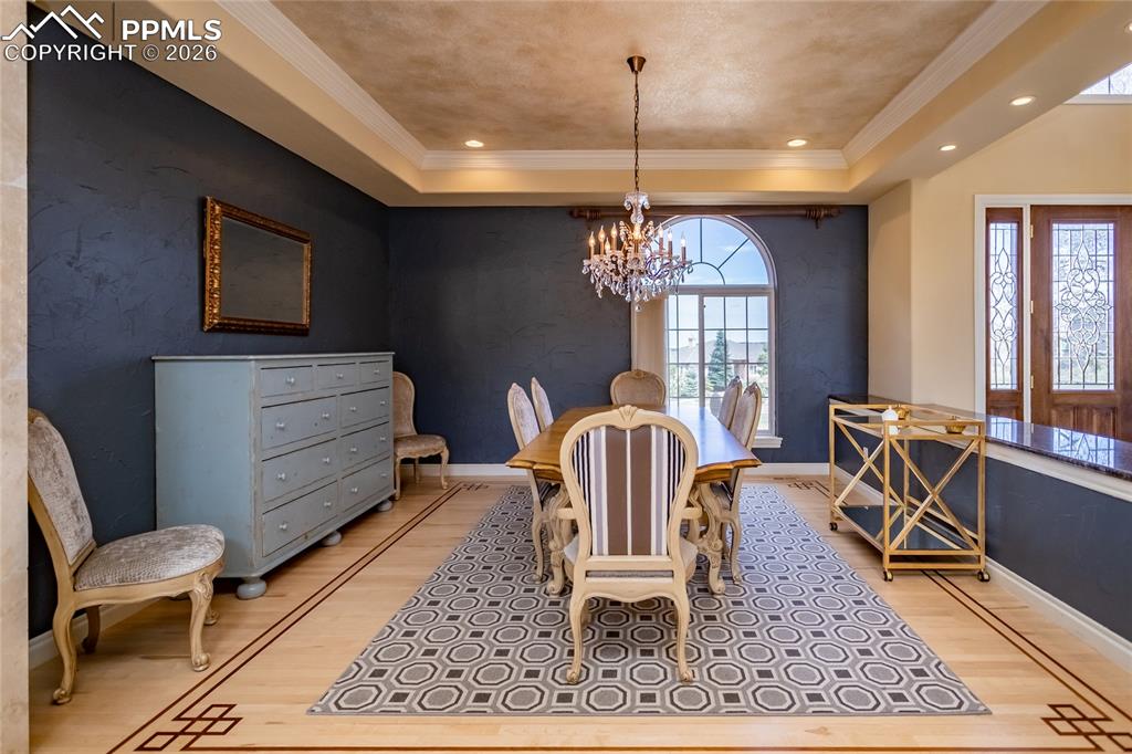 Image 12 of 50: Dining Room