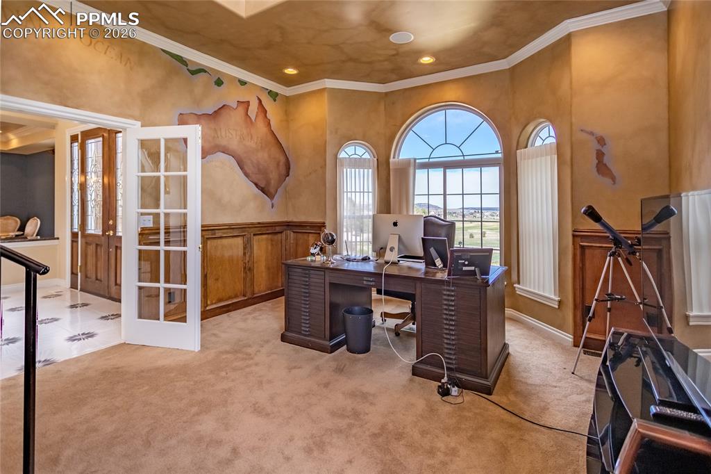 Image 14 of 50: Office