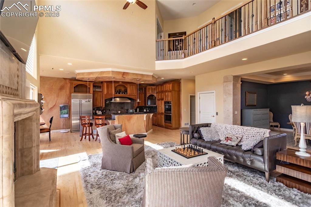 Image 17 of 50: Living Room