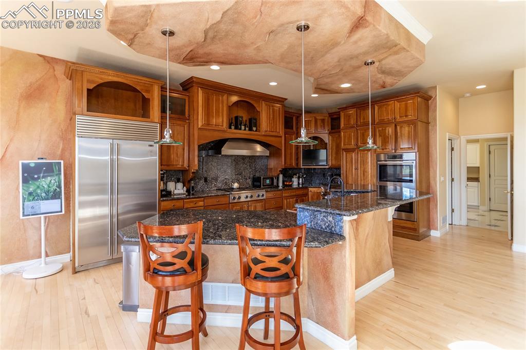 Image 19 of 50: Kitchen