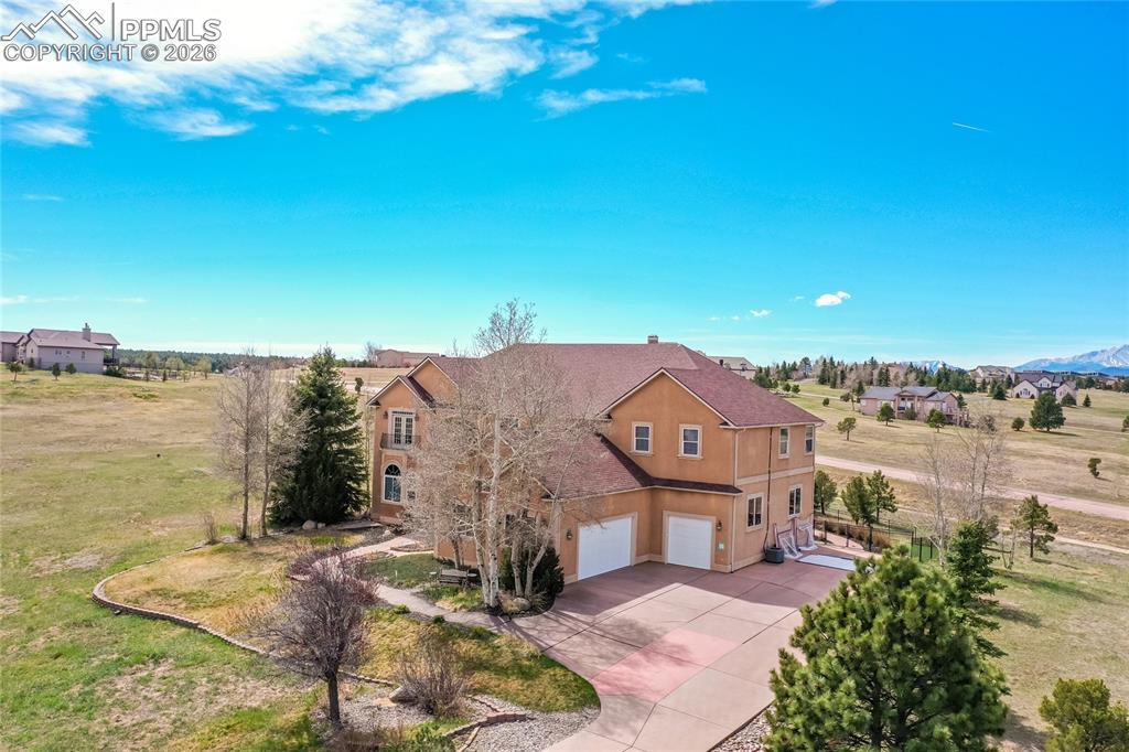 Image 3 of 50: Side of Structure