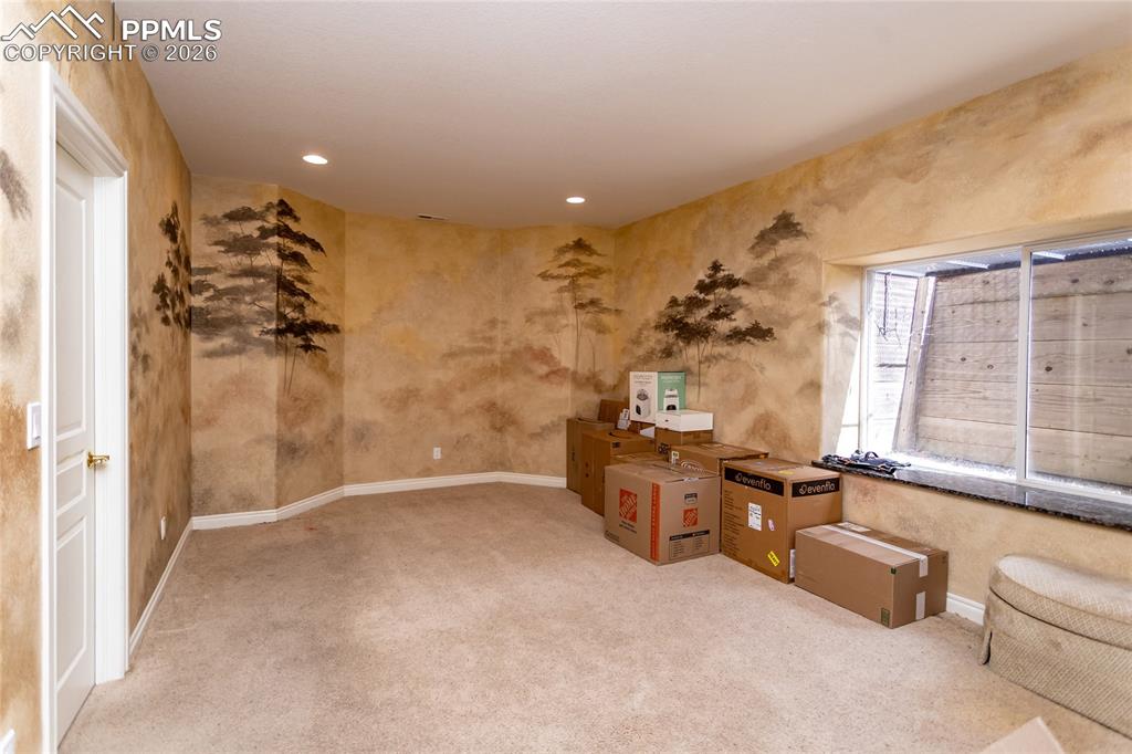 Image 37 of 50: Bedroom