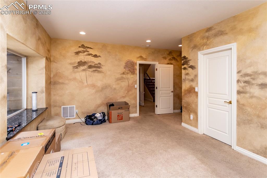 Image 38 of 50: Bedroom