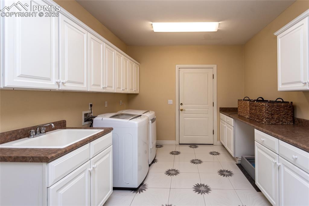 Image 46 of 50: Laundry