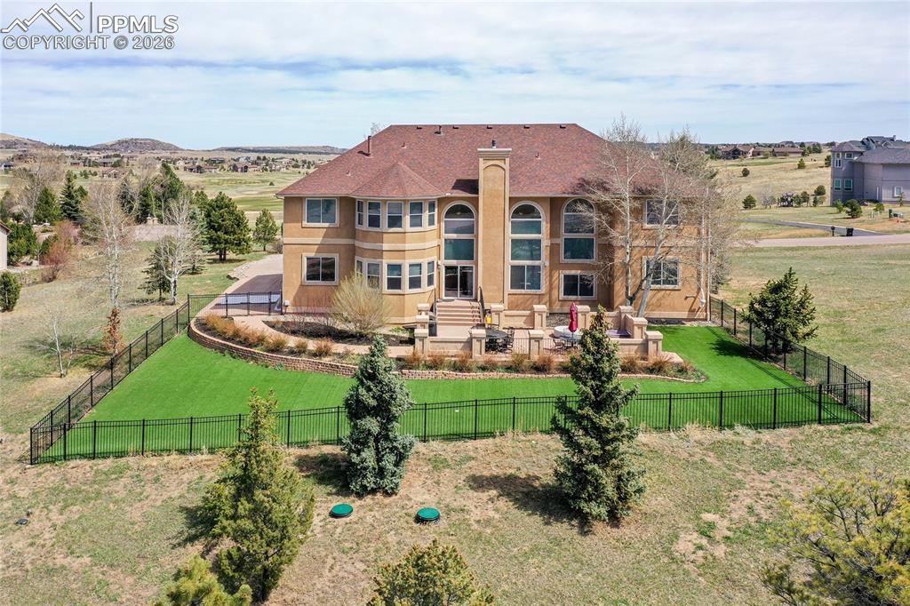 Image 5 of 50: Back of Structure