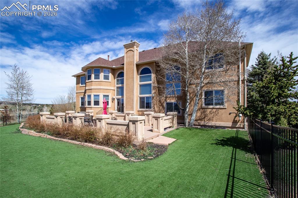 Image 6 of 50: Back of Structure