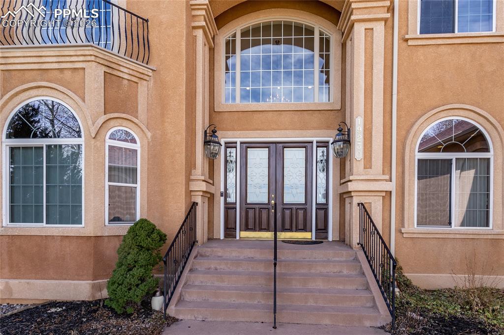 Image 9 of 50: Entry