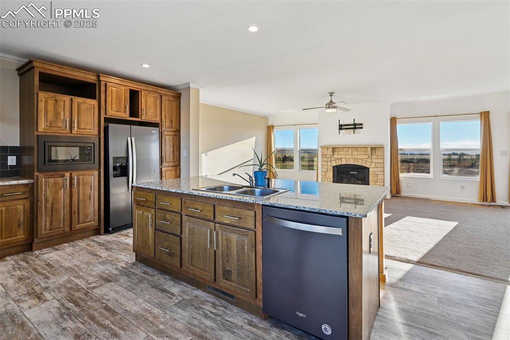Image 11 of 49: Kitchen