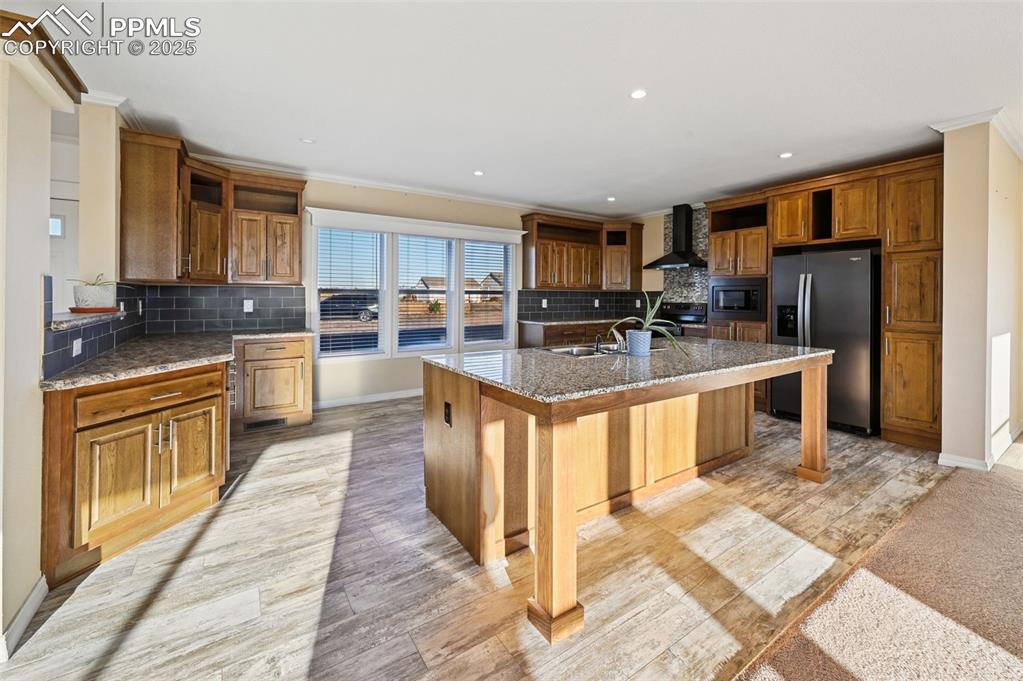 Image 14 of 49: Kitchen