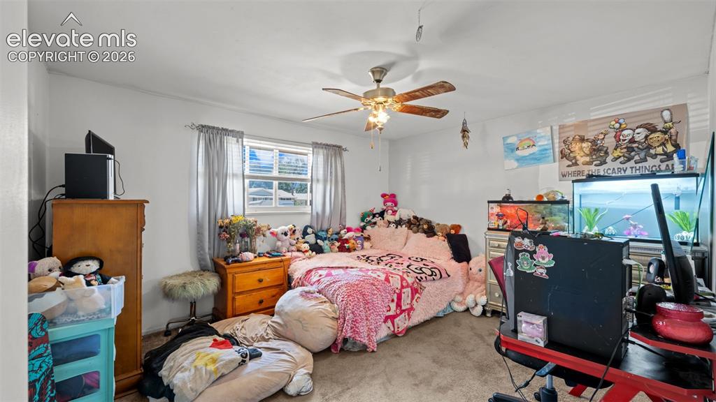 Image 11 of 27: Bedroom