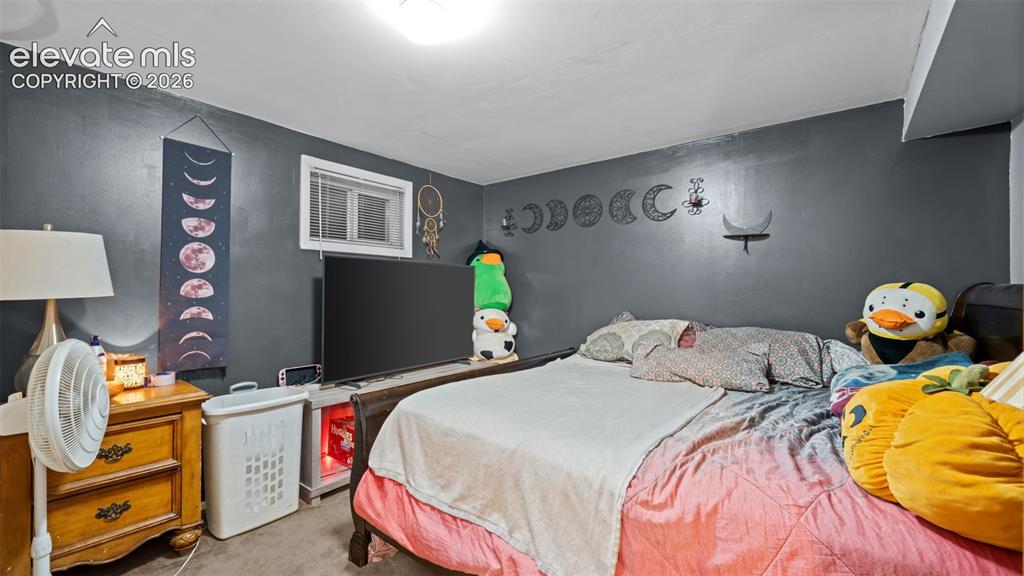 Image 17 of 27: Bedroom