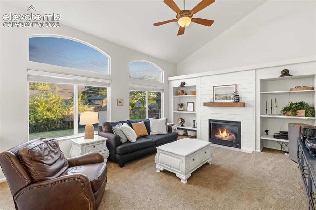 Image 19 of 46: Living Room