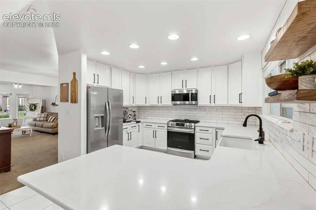 Image 27 of 46: Kitchen