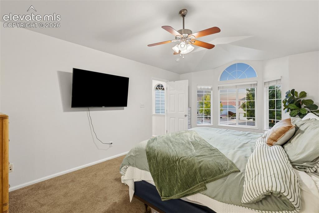 Image 31 of 46: Bedroom