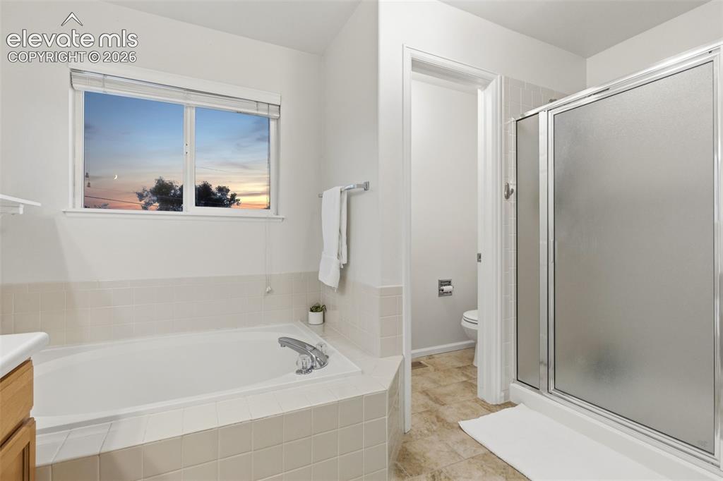 Image 33 of 46: Bathroom