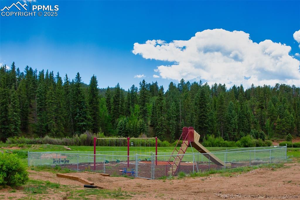 Image 28 of 38: HOA common grounds