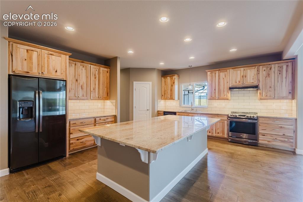 Image 14 of 50: Check out the knotty pine and beautiful granite.