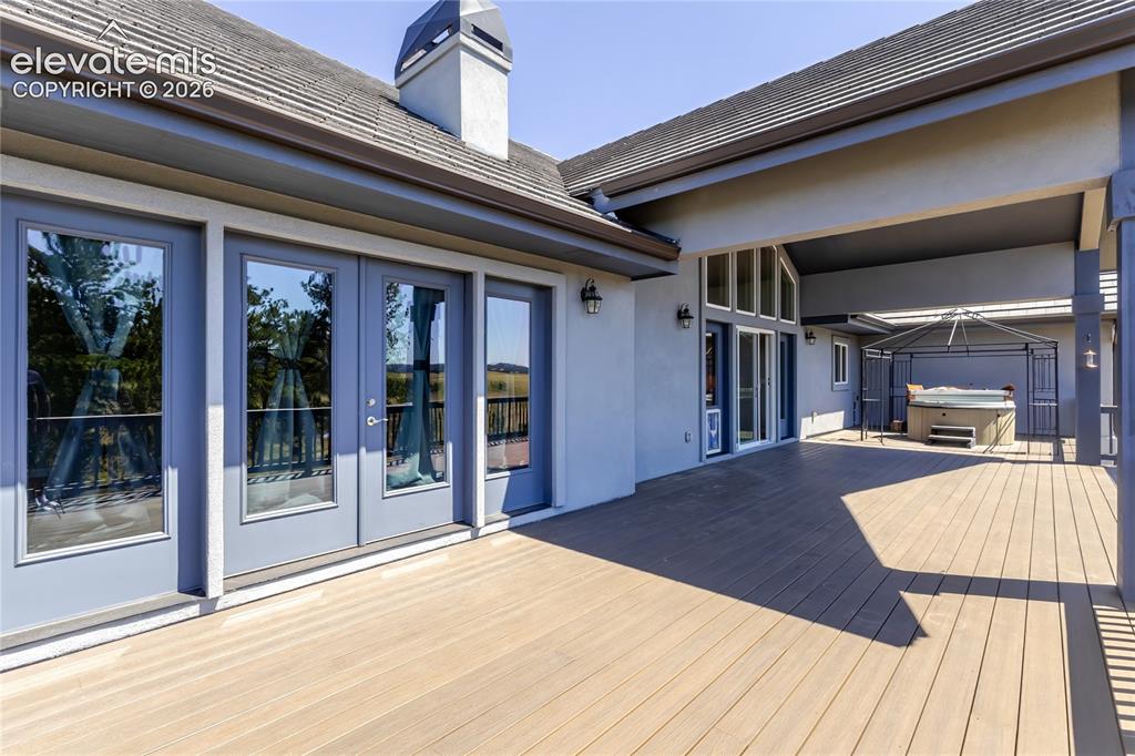 Image 44 of 50: Deck