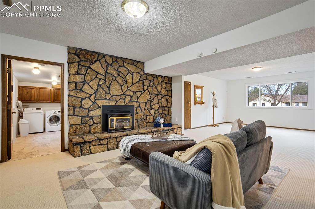 Image 23 of 50: Living Room