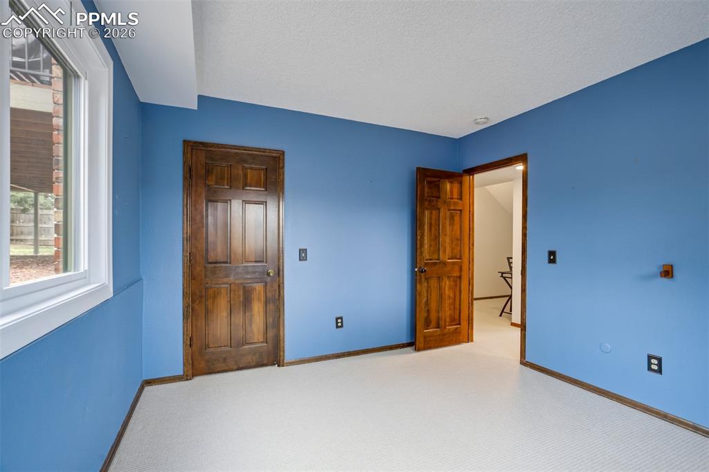 Image 25 of 50: Bedroom