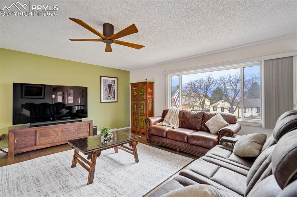 Image 3 of 50: Living Room