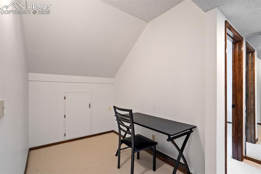 Image 30 of 50: Flex Space