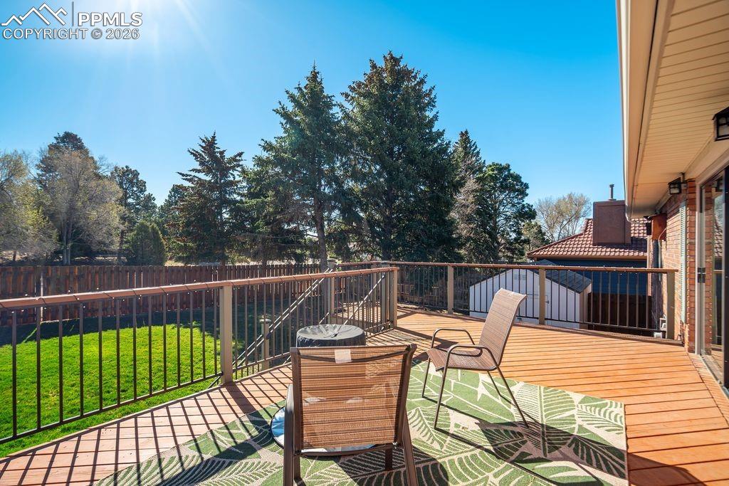 Image 35 of 50: Deck