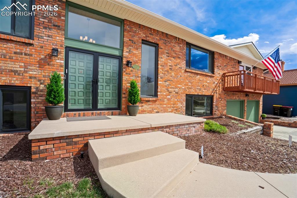 Image 47 of 50: Entry