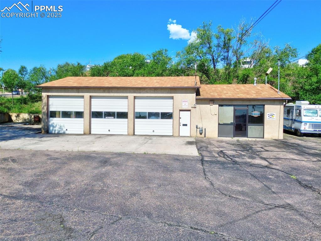Image 13 of 42: View of detached garage