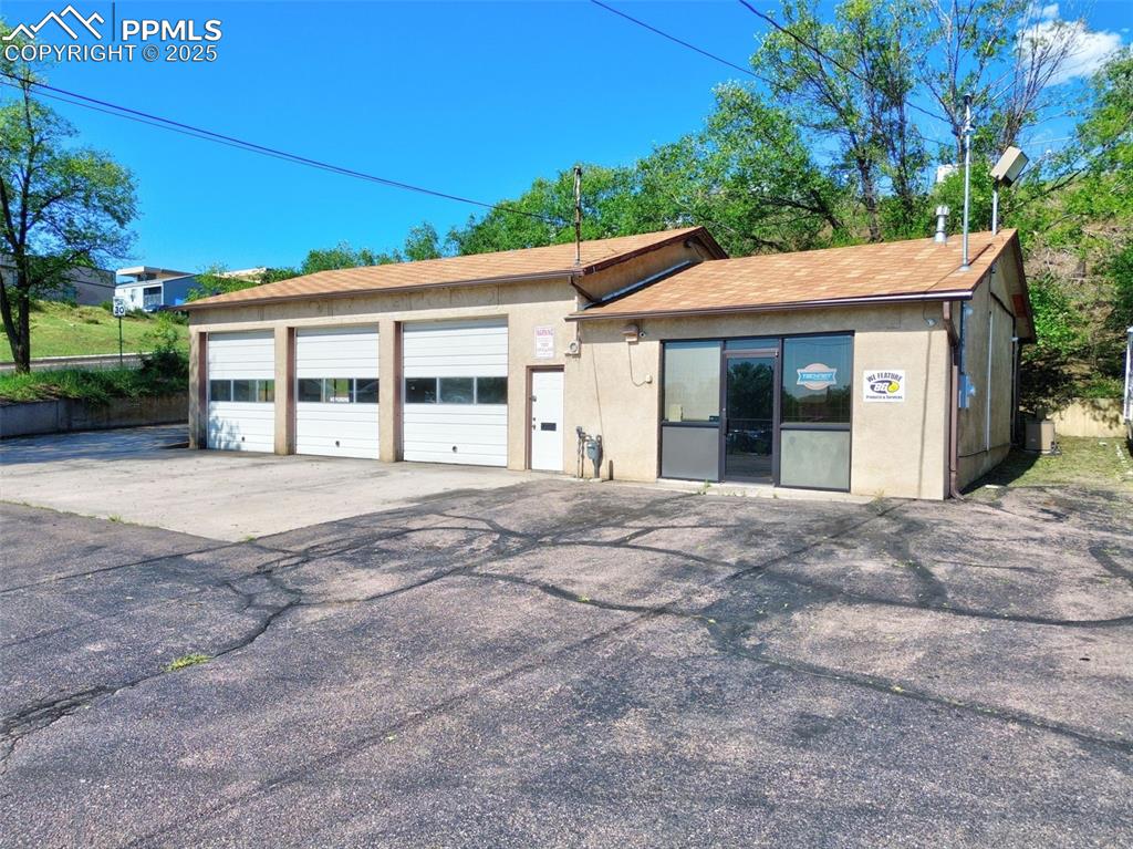 Image 14 of 42: View of detached garage