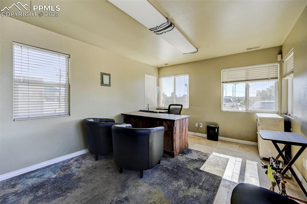 Image 17 of 42: Office 