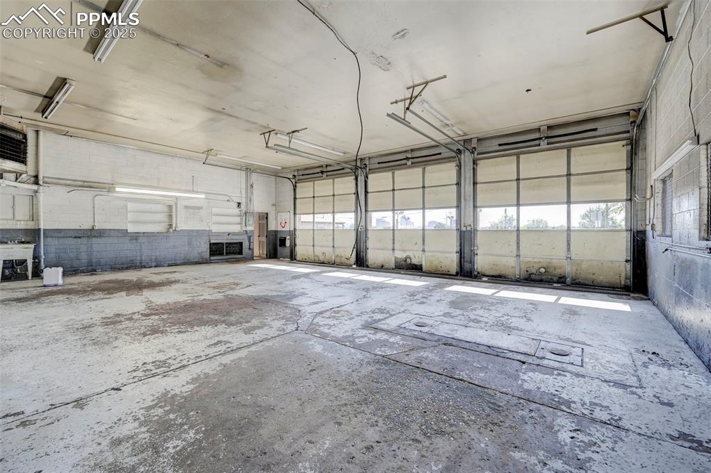 Image 39 of 42: View of garage