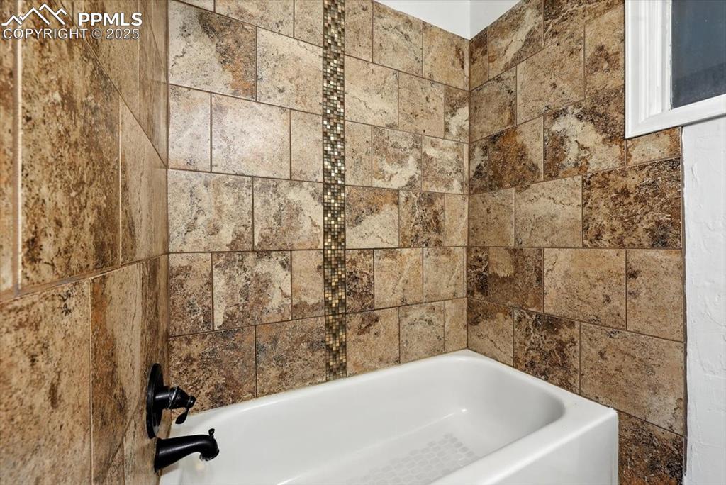 Image 12 of 47: Bathroom