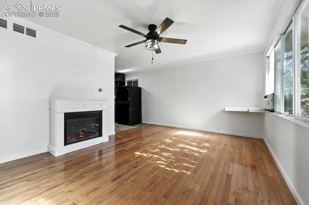 Image 44 of 47: Living Room