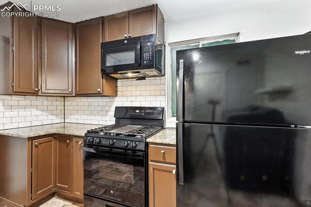 Image 6 of 47: Kitchen
