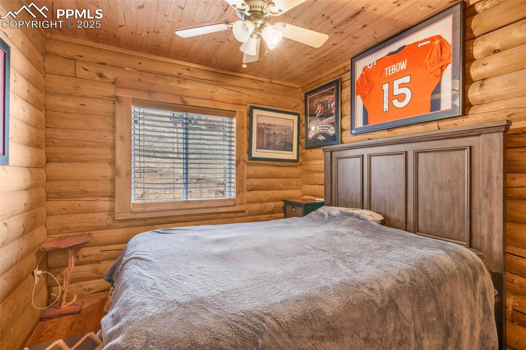 Image 16 of 49: Bedroom