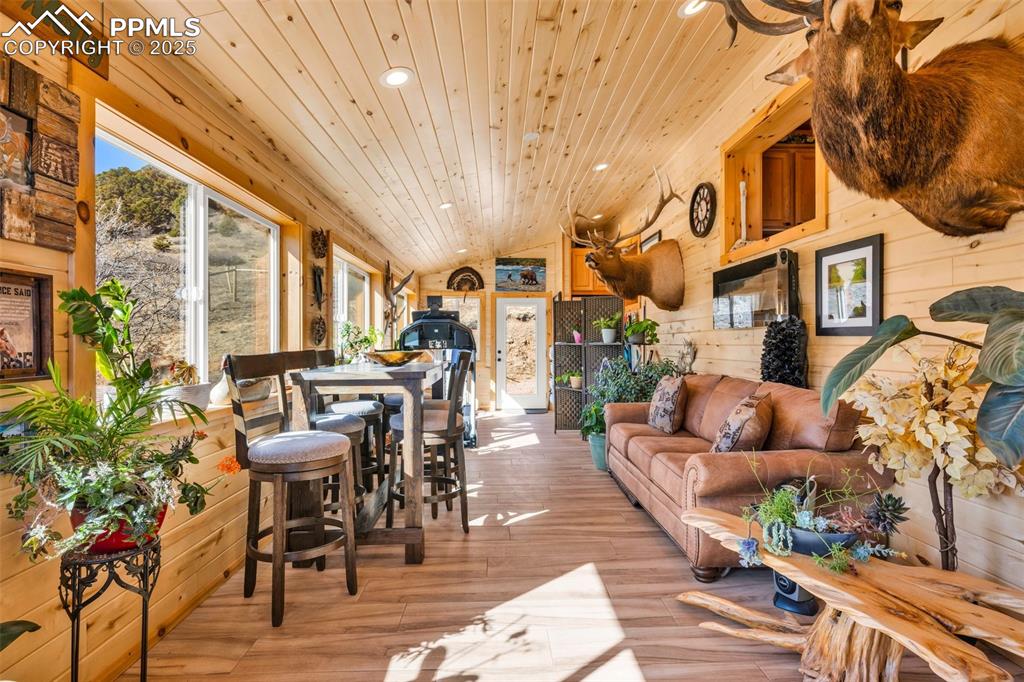 Image 19 of 49: Living Room