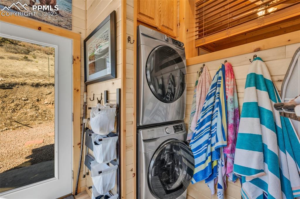 Image 22 of 49: Laundry