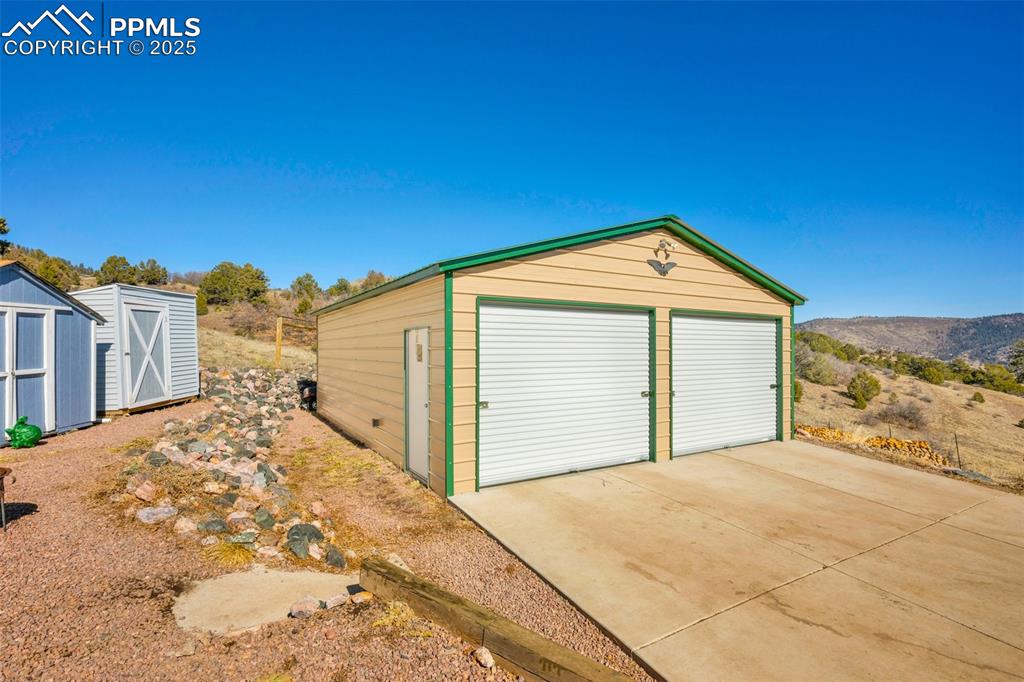 Image 30 of 49: Garage