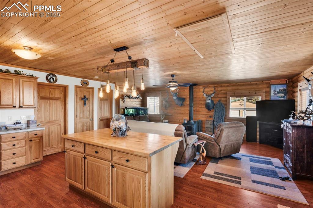 Image 8 of 49: Kitchen