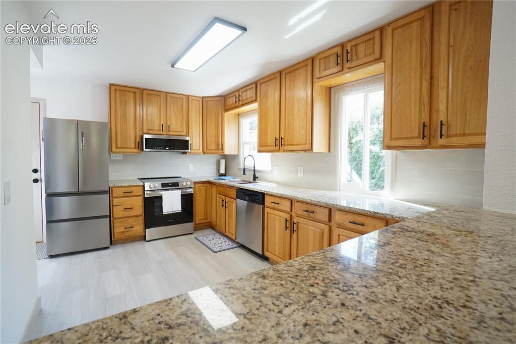 Image 11 of 39: Kitchen